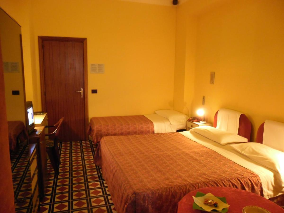 Hotel Torino Falerna Camera foto