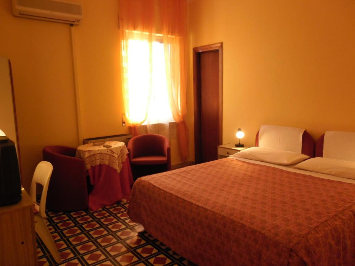 Hotel Torino Falerna Camera foto